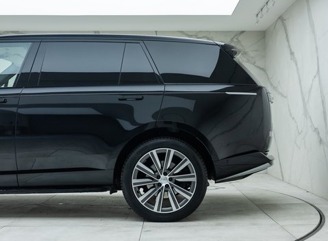 Land Rover Range Rover D350 AUTOBIOGRAPHY LWB 37