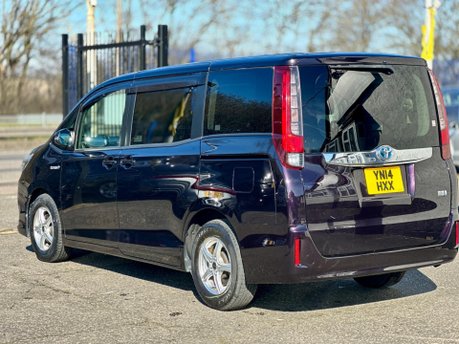 Toyota Noah Hybird 7 Seaters 3