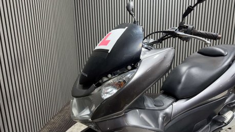 Honda PCX 2011 38K RUNNING PROJECT SCOOTER SPARES OR REPAIR 125CC 16