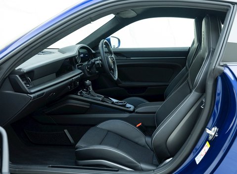 Porsche 911 (992) GT3 Touring 12