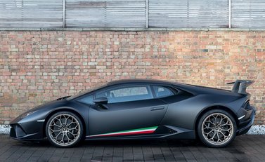 Lamborghini Huracan LP640-4 Performante 2