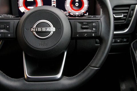 Nissan Qashqai DIG-T N-CONNECTA MHEV 18