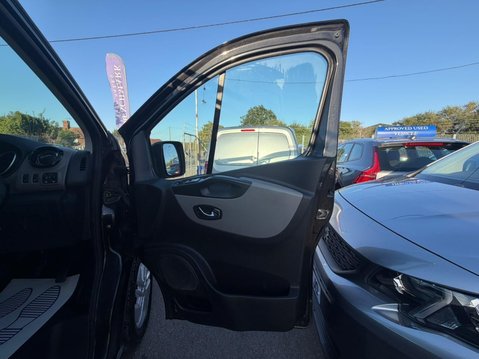 Renault Trafic 1.6 dCi 27 Sport Nav SWB Standard Roof Euro 6 5dr 14