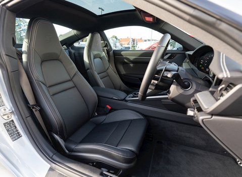 Porsche 911 Carrera 4S (992) 12