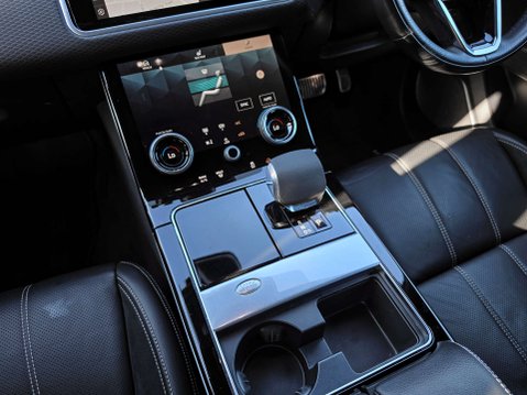 Land Rover Range Rover Velar 3.0 Range Rover Velar R-Dynamic SE D MHEV Auto 4WD 5dr 22
