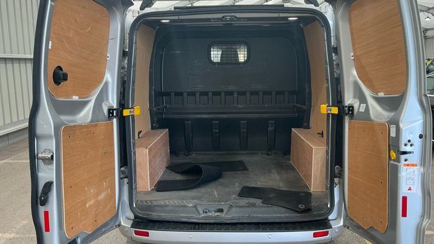 Ford Transit Custom Crew Cab AUTO SWB L1H1 Low Roof Limited 320 Air Con Alloys Sensors Cam EURO 5