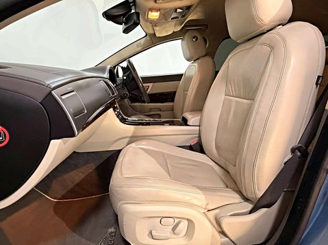 Jaguar XF V6 PORTFOLIO 23