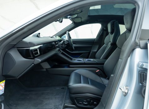 Porsche Taycan TURBO 17