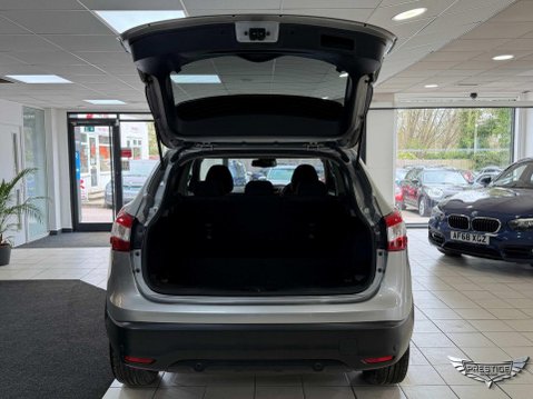 Nissan Qashqai 1.2 DIG-T N-Connecta 2WD Euro 6 (s/s) 5dr 92