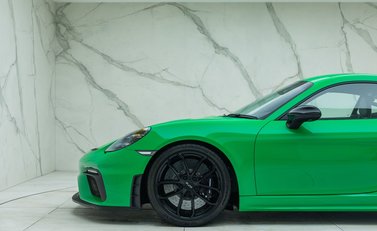 Porsche Cayman GT4 (718) 36