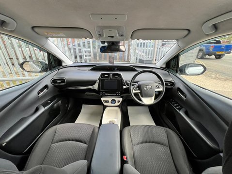 Toyota Prius VVT-I ACTIVE 28