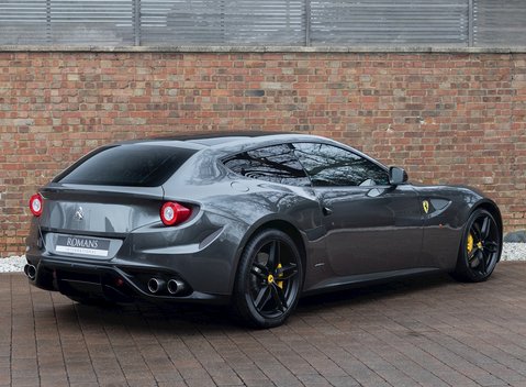 Ferrari FF 7