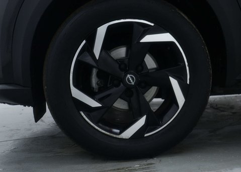 Nissan Juke 1.0 Juke N-Connecta DiG-T Semi-Auto 5dr 15