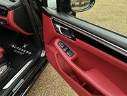 Porsche Macan TURBO PDK 84