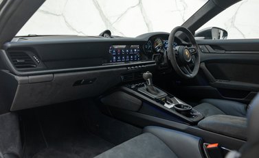 Porsche 911 GT3 (992) 19