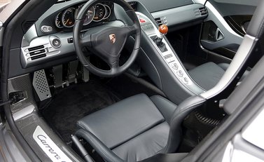 Porsche Carrera GT 13