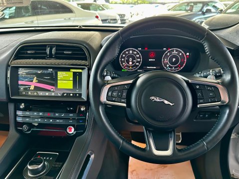 Jaguar F-Pace 2.0 D180 Chequered Flag Auto AWD Euro 6 (s/s) 5dr 32