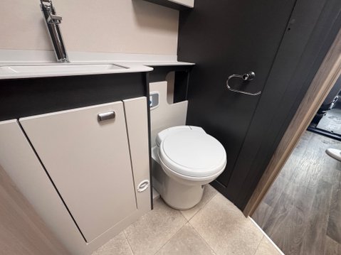 Swift Voyager 594 37