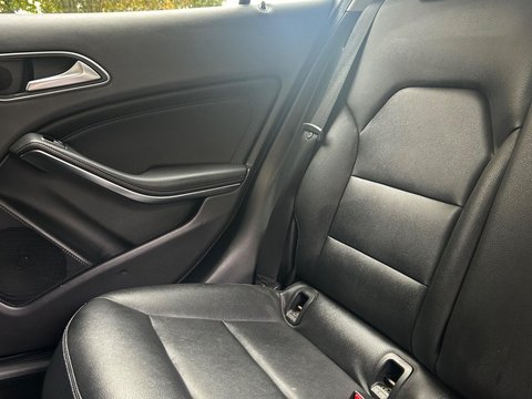 Mercedes-Benz GLA 1.6 GLA200 SE (Executive) Euro 6 (s/s) 5dr 23