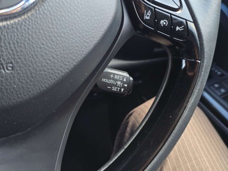 Toyota C-HR 2.0 VVT-h GPF Design SUV 5dr Petrol Hybrid CVT Euro 6 (s/s) (184 ps) 38