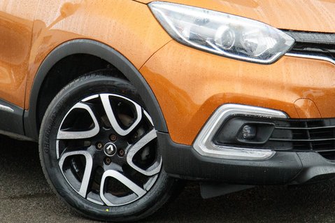 Renault Captur ICONIC TCE 11