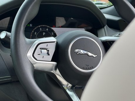 Jaguar XE R-DYNAMIC HSE BLACK 15