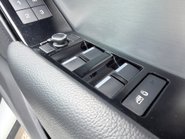 Land Rover Range Rover Velar R-DYNAMIC S 23