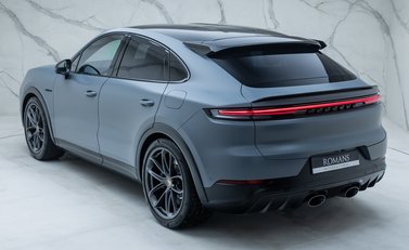 Porsche Cayenne TURBO E-HYBRID Coupe with GT Package 12