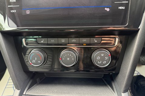 Volkswagen Passat SEL TSI EVO DSG - ONE OWNER - VAT QUALIFYING  43