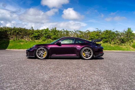 Porsche 911 GT3. PAINT-TO-SAMPLE. MANTHEY BRAKES. 6-SPEED MANUAL. PCCBS. LIFT. 2