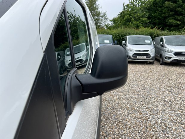 Vauxhall Combo SWB L1H1 Low Roof Sportive 2000 Air Con Sensors Nav EURO 6 NO VAT 20