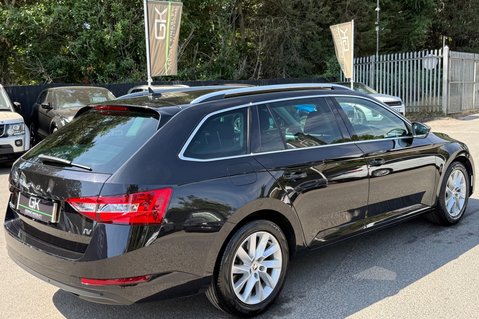 Skoda Superb SE TECHNOLOGY IV DSG - 11 SERVICES AT SKODA -HYBRID AUTOMATIC ESTATE 6