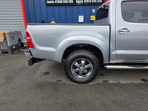 Toyota Hilux INVINCIBLE X 4X4 D-4D DCB AUTO 10