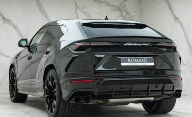 Lamborghini Urus 4