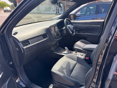 Mitsubishi Outlander 2.4h TwinMotor 13.8kWh 4h CVT 4WD Euro 6 (s/s) 5dr 11