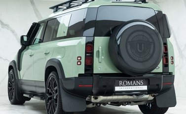 Land Rover Defender 110 75th Anniversary P400e 3