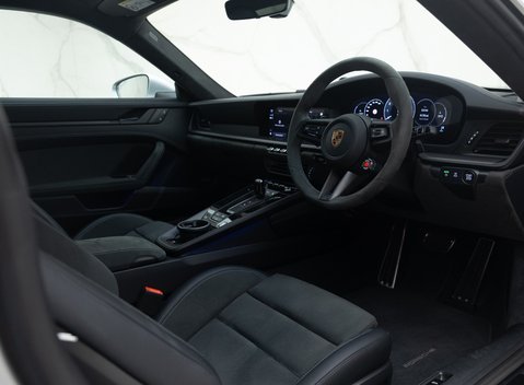 Porsche 911 Carrera GTS (992.2) 13