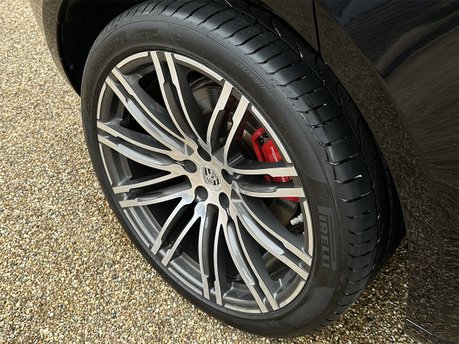 Porsche Macan TURBO PDK 36