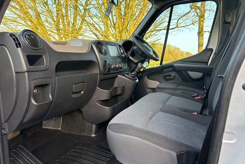 Renault Master LL35 Business 145 ps dCi Dropside Truck - Air Con & Sat Nav 13