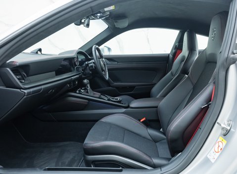 Porsche 911 GT3 TOURING (992) 13