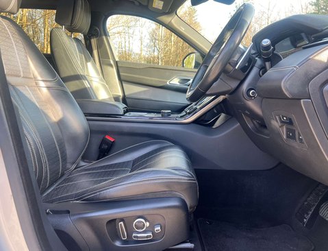 Land Rover Range Rover Velar 3.0 Range Rover Velar R-Dynamic HSE D300 Auto 4WD 5dr 12