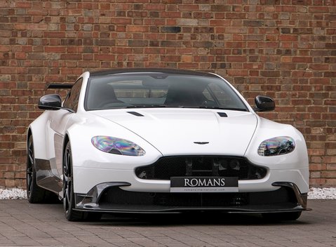 Aston Martin Vantage GT8 1