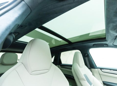 Porsche Cayenne Turbo S E-Hybrid 12