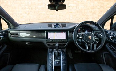 Porsche Macan Turbo 18