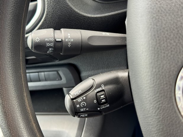 Vauxhall Vivaro SWB L1H1 [SOLD SM] Low Roof Pro F2700 Air Con Nav Sensors EURO 6 18