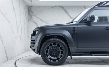 Land Rover Defender 110 OCTA Black 39