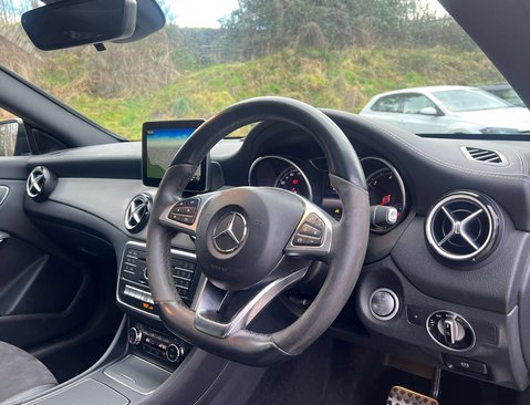 Mercedes-Benz CLA Class 2.1 CLA 220 WhiteArt D Auto 5dr 10