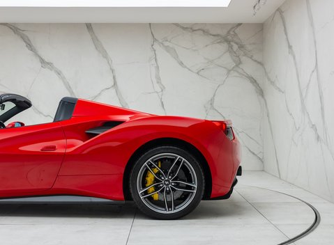 Ferrari 488 SPIDER 43