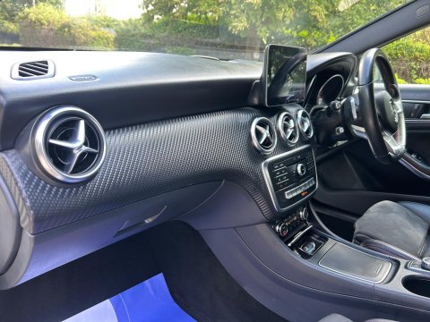 Mercedes-Benz A Class 2.1 A200d AMG Line (Premium) 7G-DCT Euro 6 (s/s) 5dr 10