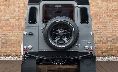 Land Rover Defender 90 XS URBAN TRUCK Carbon Edition 5